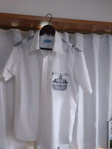 MAJUN 자수 화이트 셔츠