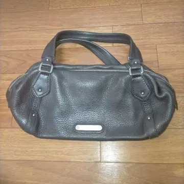 다크 브라운 가죽 숄더백