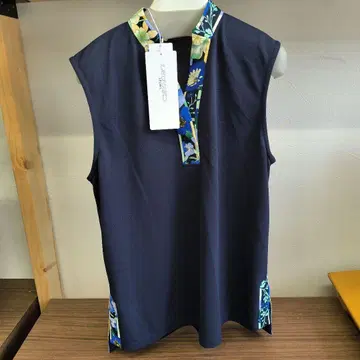 LEONARD SPORT 슬리브리스 탑