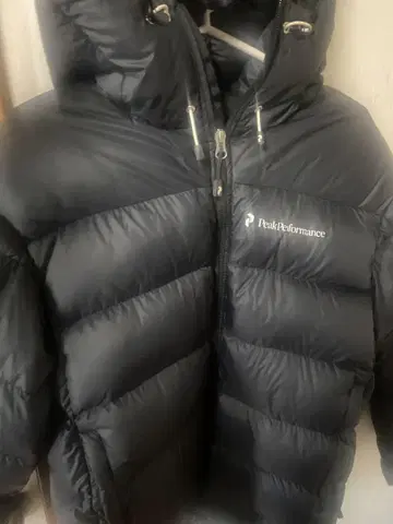 Peak Performance 후드 부착 다운 자켓 블랙