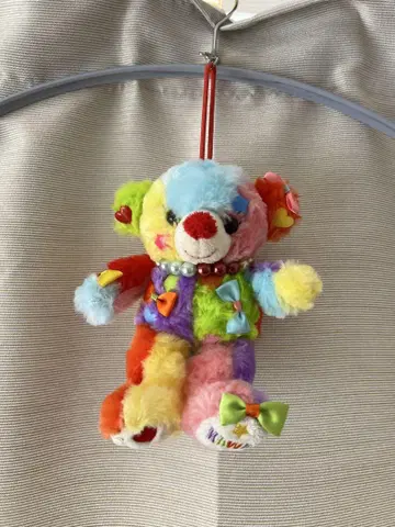 컬러풀한 곰 봉제 인형