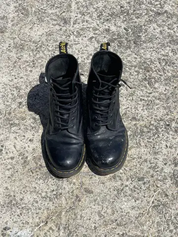 Dr.Martens 8홀 가죽 신발