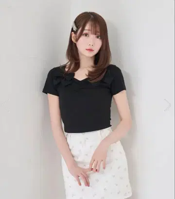 로제 뮤즈 튤 리본 커트 톱 블랙
