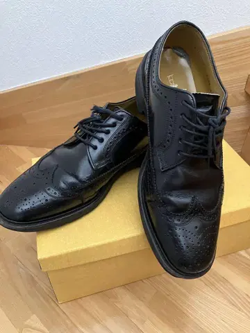 REGAL 블랙 드레스 신발 윙 칩