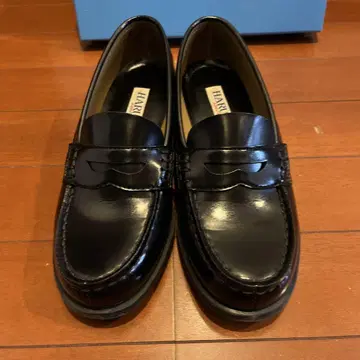 블랙 가죽 로퍼