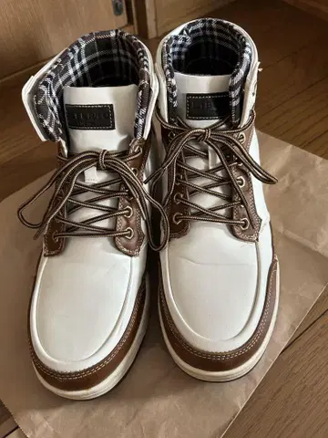 화이트/브라운 하이컷 부츠
