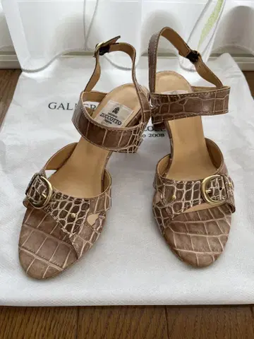 Zuccotto 크로커다일 스타일 브라운 샌들 24.5cm