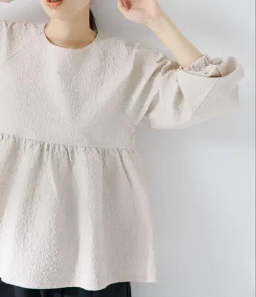 URBANRESEARCH SonnyLabel 부푼 자카드 페플럼 블라우스