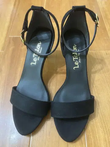 Le Talon 블랙 앵클 스트랩 샌들