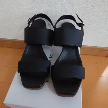 샌들 'Made in Japan' 플랫폼 샌들