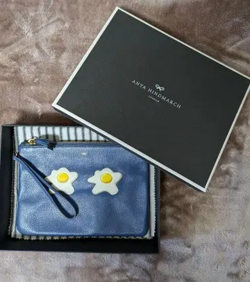 안야 힌드마치 눈알 디자인 클러치백 새상품급
