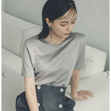 anuans 글로시 컷 탑 GRAY