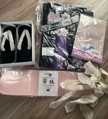 꽃무늬 블랙 보라색 유카타, 연한 핑크 양면 오비, 일본 나막신 세트