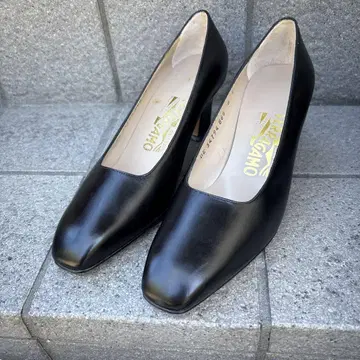FERRAGAMO 블랙 펌프스 가죽 힐