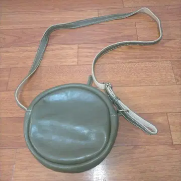올리브 그린 원형 숄더백