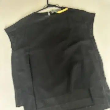 새상품급 SECRET CLOSET 블랙 반팔 상의