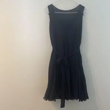 ROYAL PARTY 네이비 슬리브리스 무릎 기장 원피스