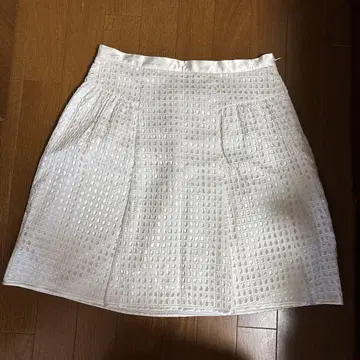새상품급 UNTITLED 플레어 스커트 사이즈 3 화이트