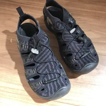 KEEN 아웃도어 샌들 블랙 23.5cm