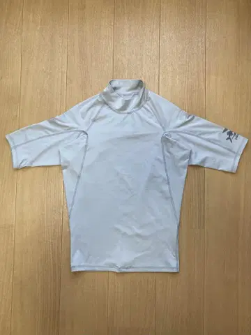 Patagonia 날치 마크 래쉬 가드 미국제 S 사이즈