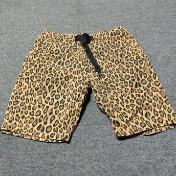 WILD THINGS 레오파드 무늬 숏 팬츠