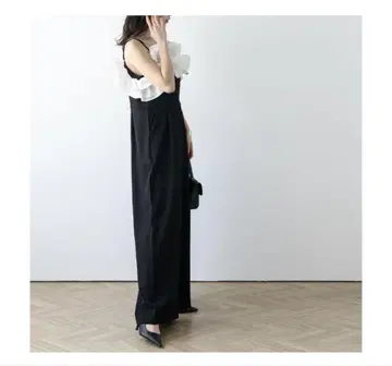 프릴 디자인 블랙 올인원 M 사이즈