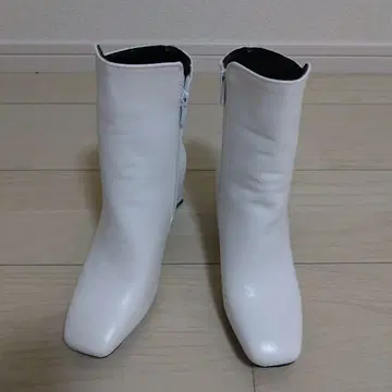 화이트 부츠 힐 23.5