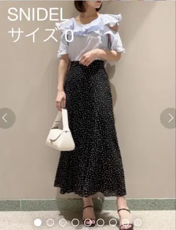 SNIDEL 블랙 화이트 도트 플레어 스커트