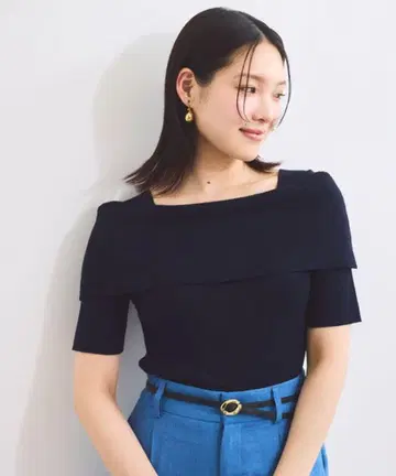 오프숄더 하프 슬리브 니트 네이비 비스
