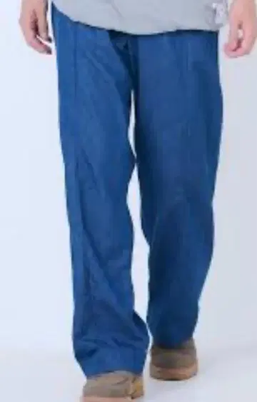 필수적인 또는 불필요한 핀 탭 데님