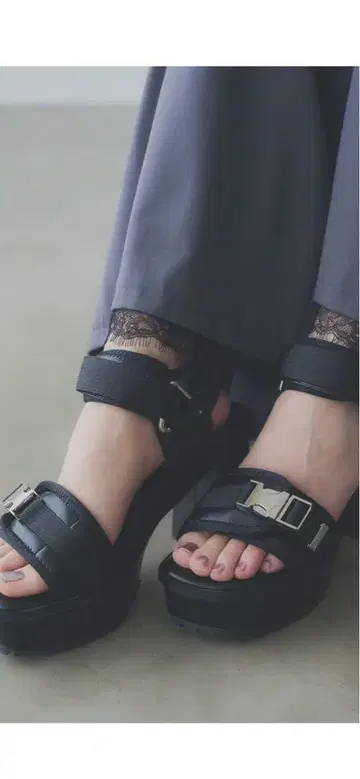 HARE 메탈 볼륨 힐 스포츠 청키 샌들