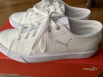 새상품급 Puma 화이트 로우 컷 스니커즈 23cm