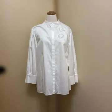 자수 화이트 긴팔 셔츠
