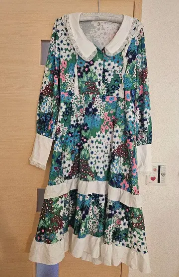 꽃무늬 레이스 카라 부착 레트로 롱 원피스