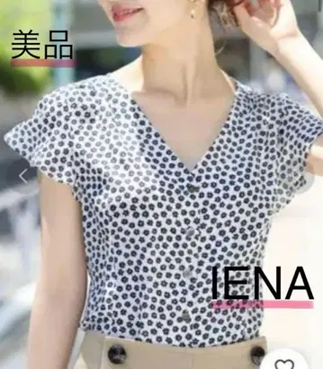 새상품급! IENA 레트로 플라워 앞 버튼 V넥 블라우스