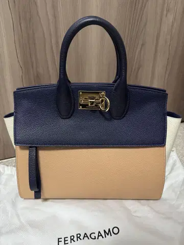 FERRAGAMO 핸드백 스투디오