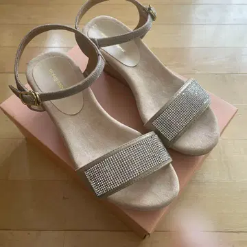 새상품! Bridget Birkin 비쥬 장식 베이지 스트랩 샌들 L