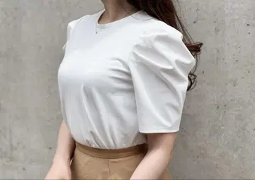 컨디션 최상 엠프리미어 퍼프 슬리브 블라우스