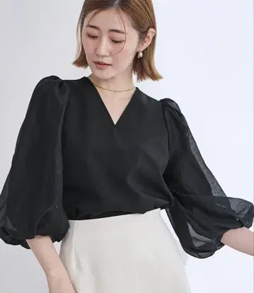 ur's 벌룬 슬리브 V넥 블라우스 블랙