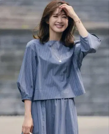23구 하이 카운트 웨더 스트레치 보트넥 컴팩트 블라우스