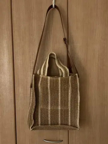 자라 페이퍼 숄더백