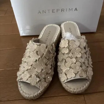 ANTEPRIMA 꽃 모티브 뮬 베이지