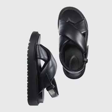 유니클로 C M 샌들 블랙 크로스 스트랩 샌들 24cm
