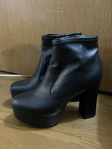 블랙 하이힐 숏부츠