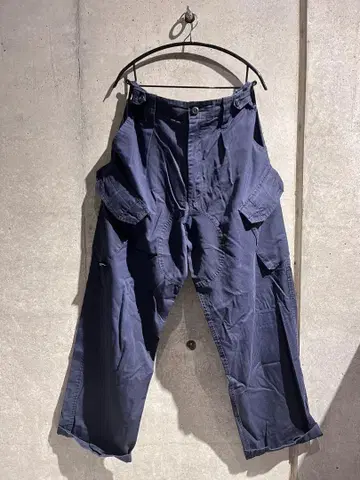 네이비 카고 팬츠 루즈한 실루엣