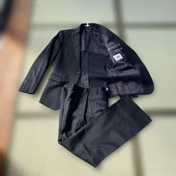 다케오 키쿠치 블랙 수트