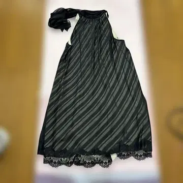 블랙 스트라이프 슬리브리스 튜닉