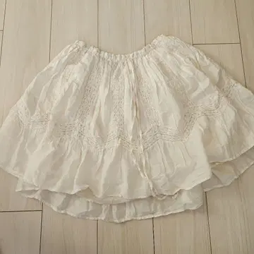 두지엠 클라세 아이보리 플레어 스커트