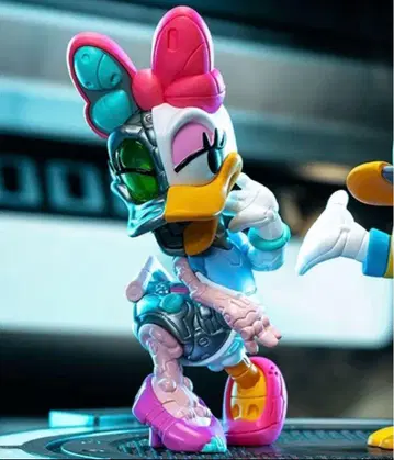 52TOYS 디즈니 미키 & 프렌즈 사이보그 시리즈 데이지