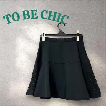 TO BE CHIC 투 비 시크 미니 플레어 스커트 자수 장식